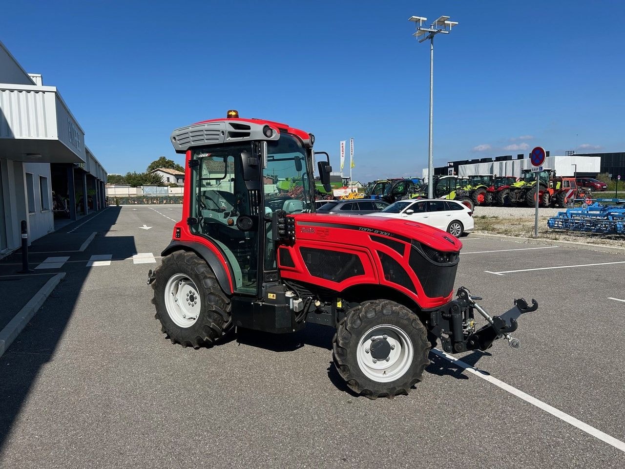 Tracteur etroit CARRARO TONY 8700 V - photo slide 2