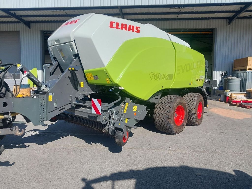 Presse haute densite CLAAS quadrant 5200  - photo slide 1