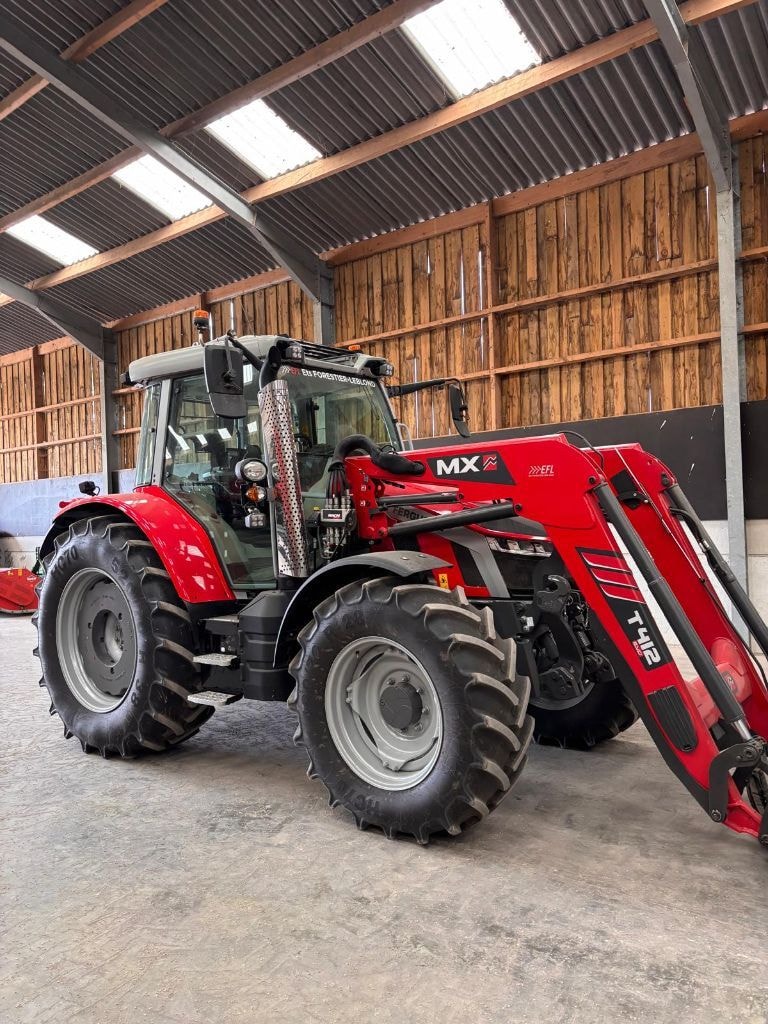 Tracteur MASSEY FERGUSON 5S.145 - photo slide 4