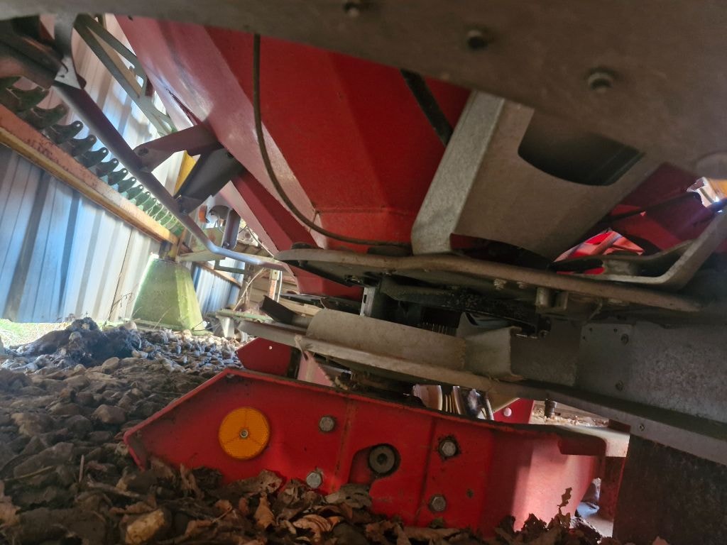 Epandeur engrais KUHN AXIS 27m - photo slide 6
