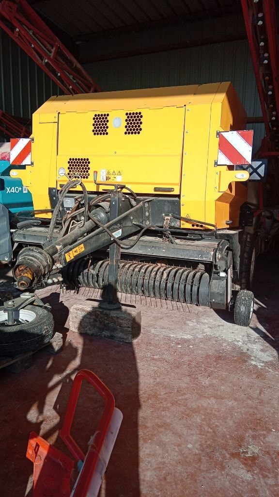 Presse balles rondes NEW HOLLAND BR 6090 - photo slide 5