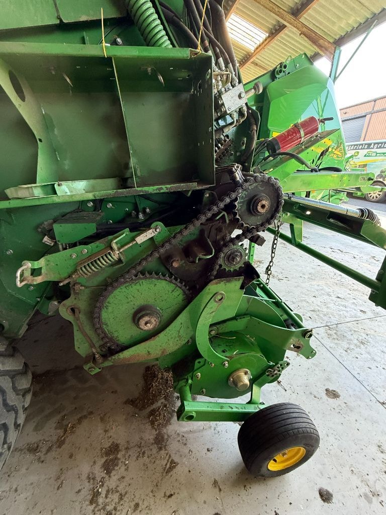 Presse balles rondes JOHN DEERE V461m - photo slide 14