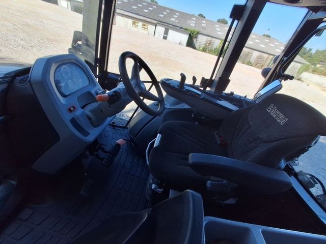 Tracteur chargeur VALTRA G105H  - photo slide 13