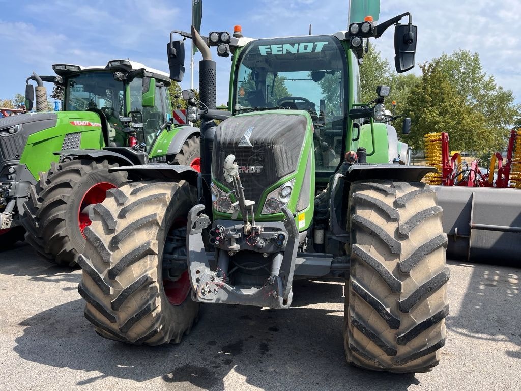 Tracteur FENDT 724 POWER + - photo slide 3
