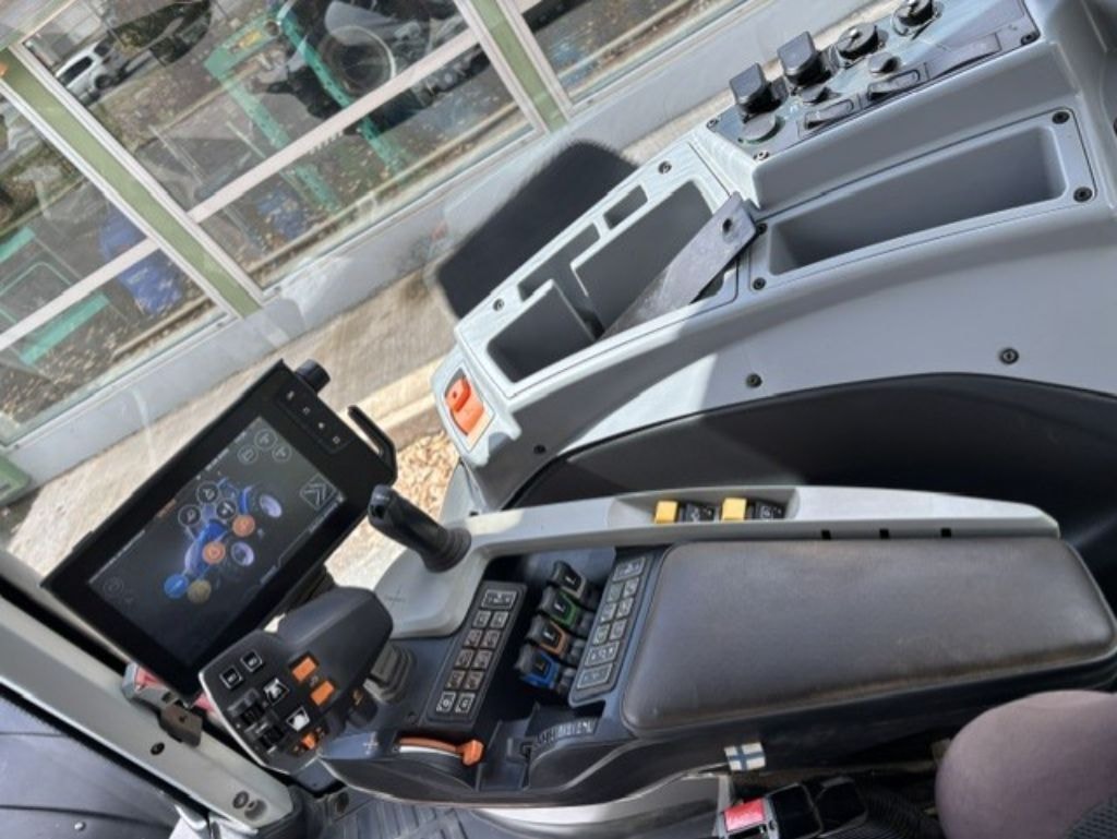 Tracteur VALTRA T 214 D SmartTouch - photo slide 6
