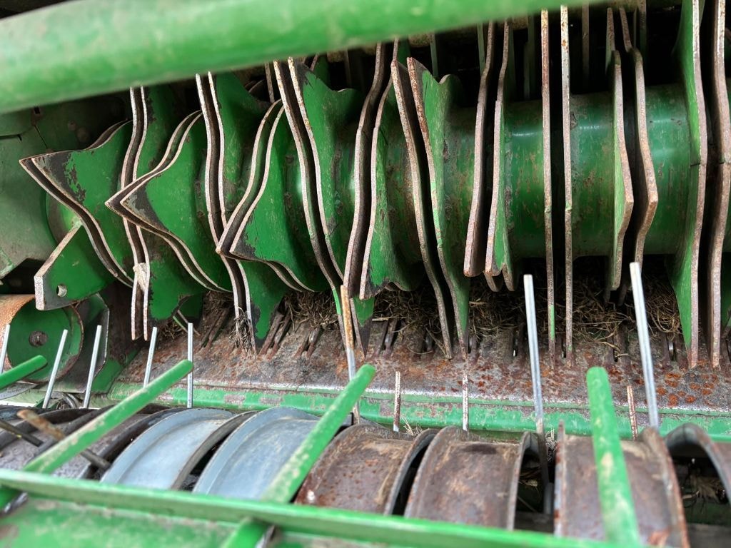 Presse balles rondes JOHN DEERE 864 MAXICUT 13 COUTEAUX - photo slide 8