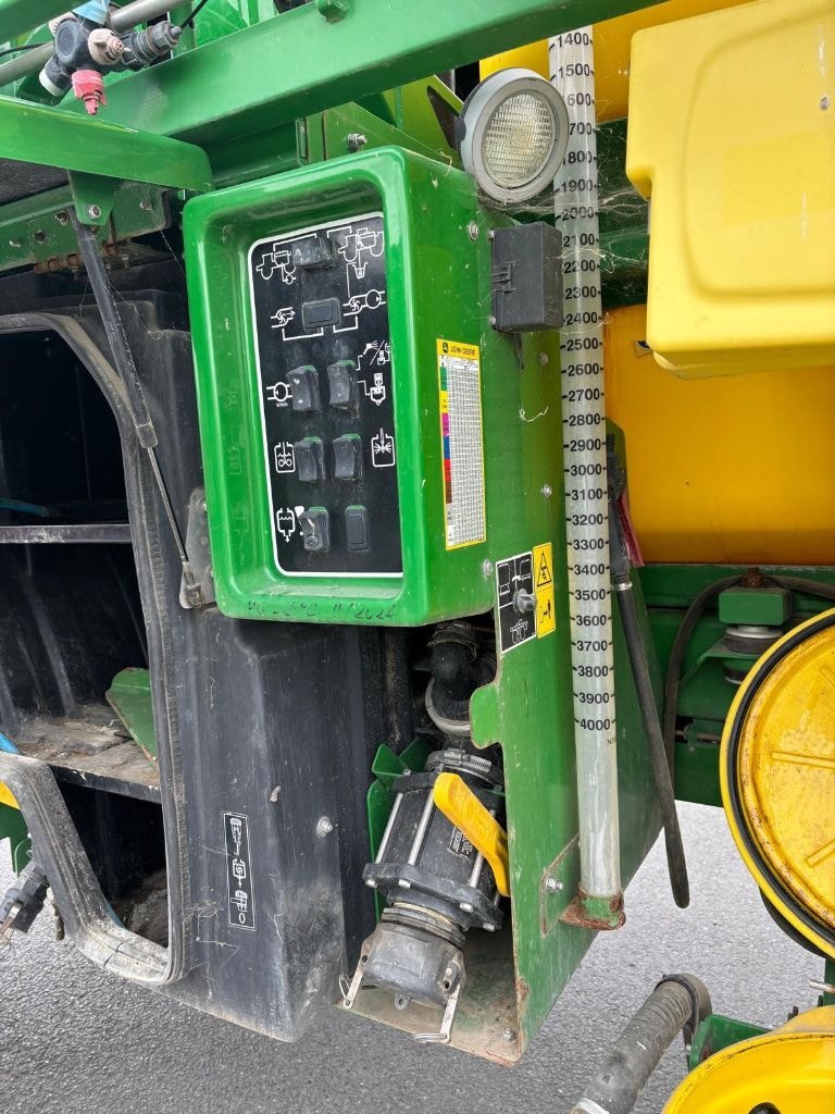 Pulverisateur automoteur JOHN DEERE 4040i - photo slide 34