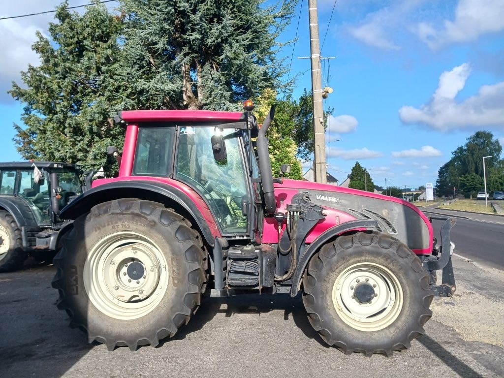 Tracteur VALTRA T152D - photo slide 4