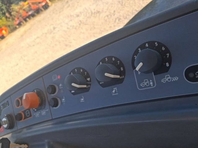 Tracteur VALTRA S274 - photo slide 26