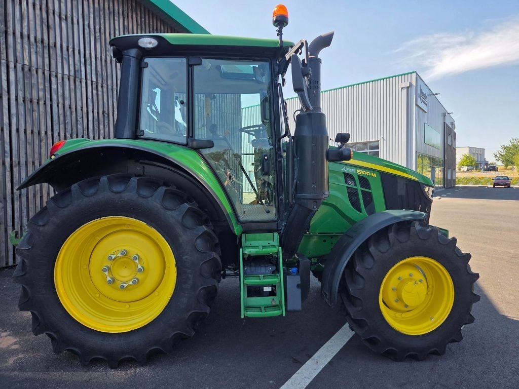 Tracteur chargeur JOHN DEERE 6100M - photo slide 6