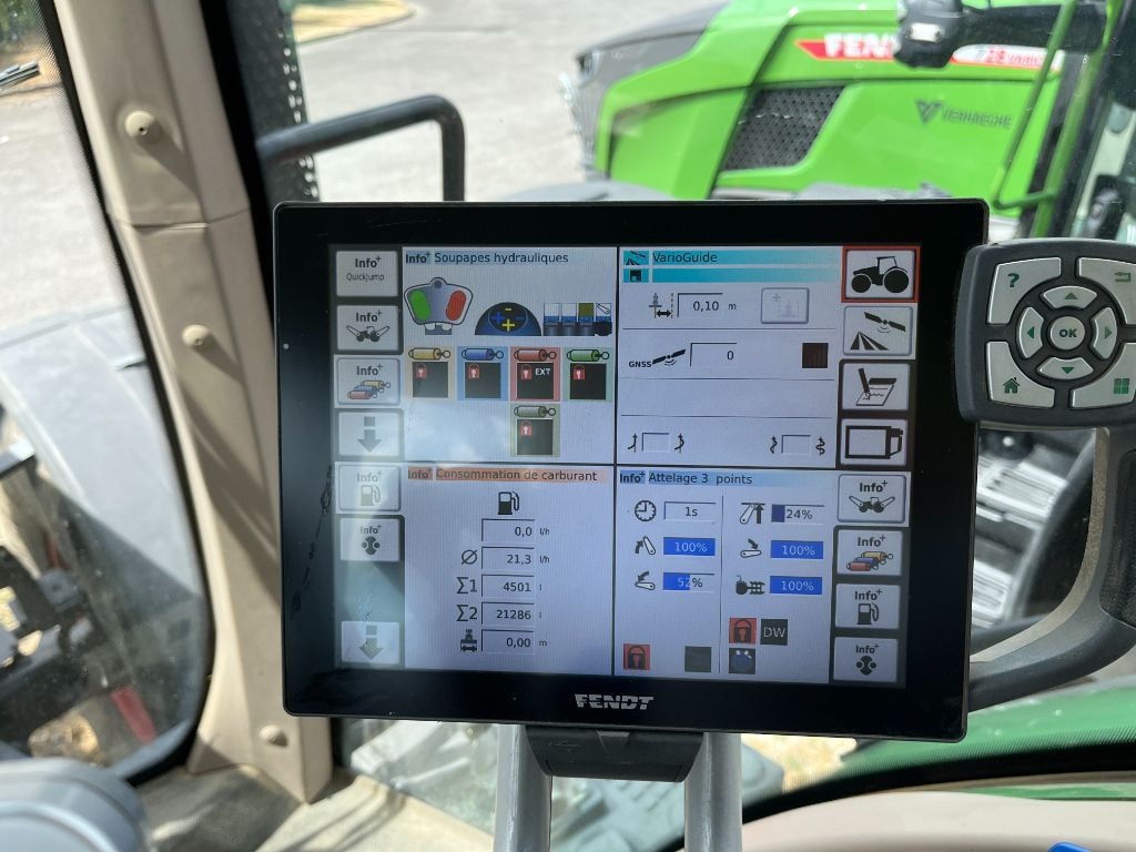 Tracteur FENDT 826 SCR VARIO PROFI + - photo slide 14