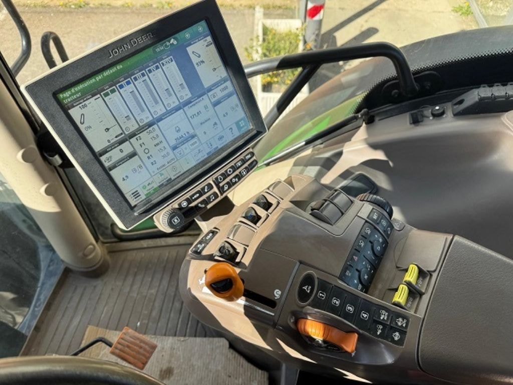 Tracteur JOHN DEERE 6215R - photo slide 10