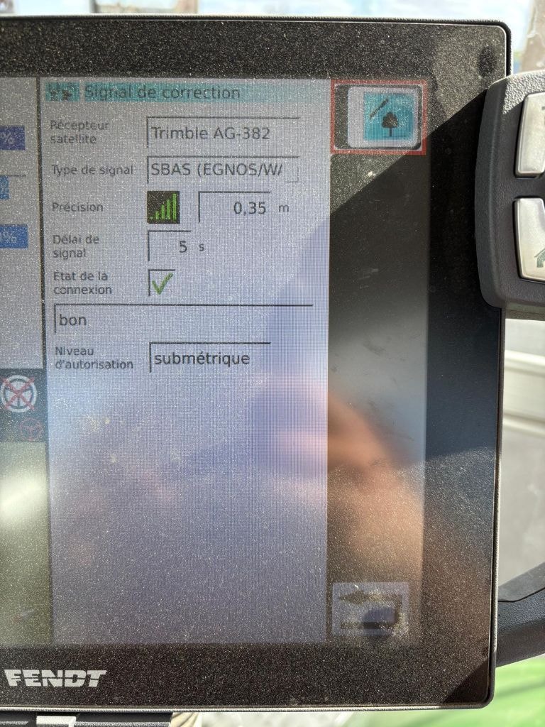 Tracteur FENDT 826 VARIO PROFI + - photo slide 12