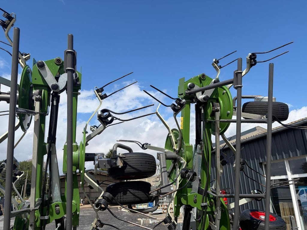 Faneuse FENDT TWISTER 8608 N - photo slide 15