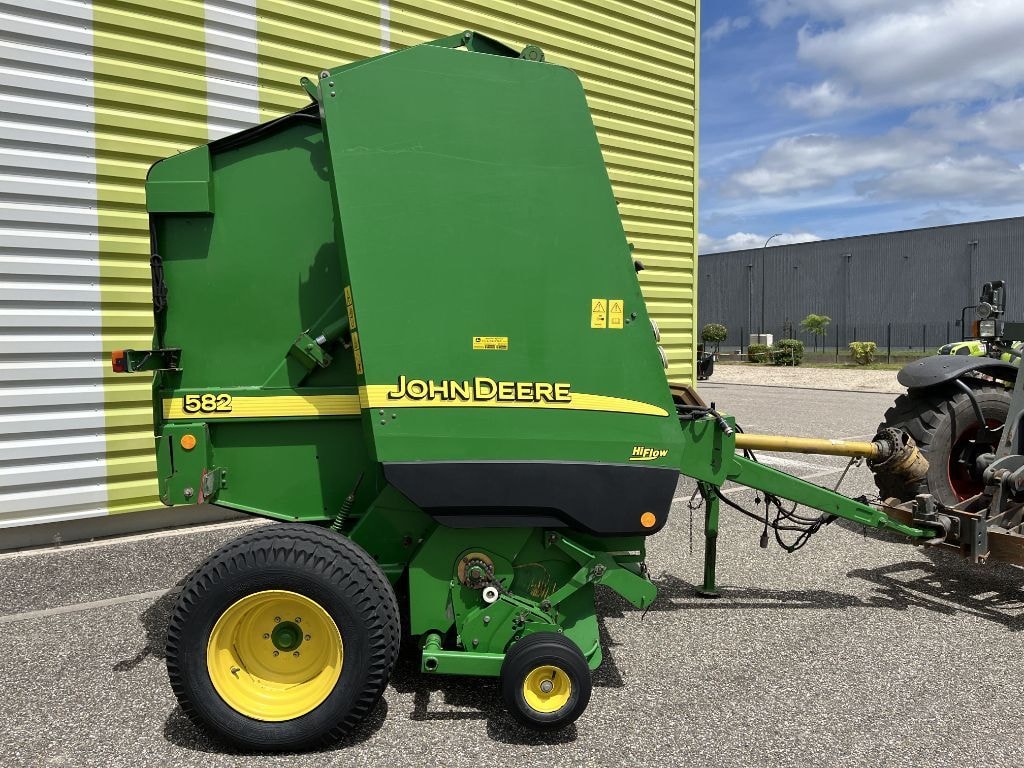 Presse balles rondes JOHN DEERE 582 - photo slide 2