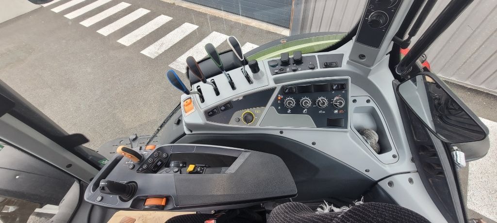 Tracteur VALTRA N135 A - photo slide 12