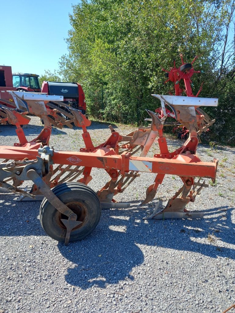 Charrue KUHN Varimaster 151 - photo slide 7