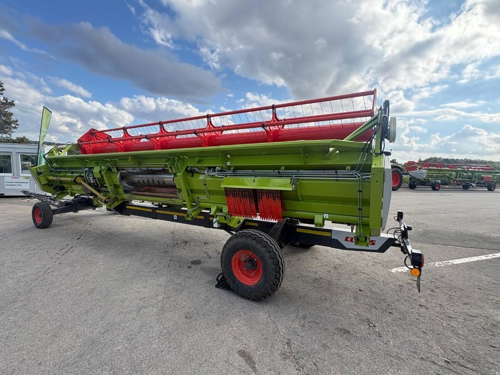 Moissonneuse CLAAS TRION 730 - photo slide 25