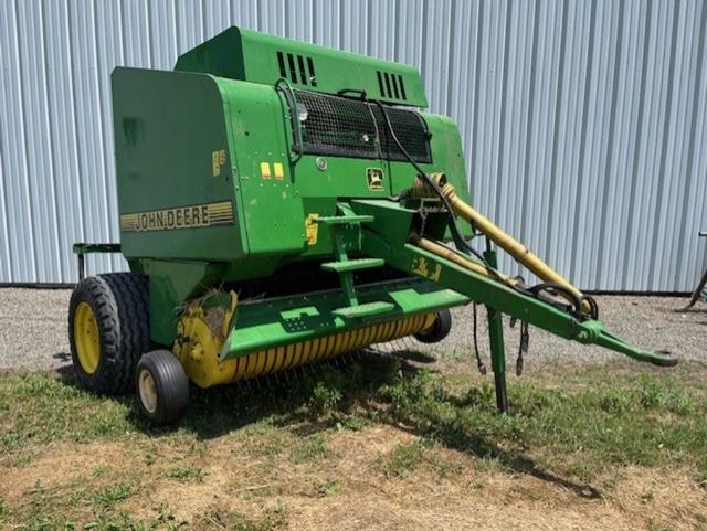Presse balles rondes JOHN DEERE DEERE 565 - photo slide 1