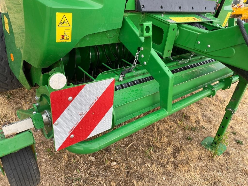 Presse balles rondes JOHN DEERE V451m  - photo slide 15