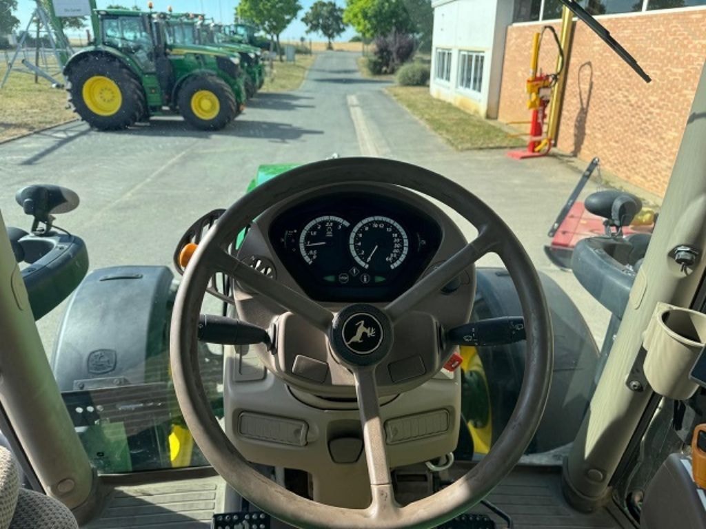 Tracteur JOHN DEERE 6120R - photo slide 11