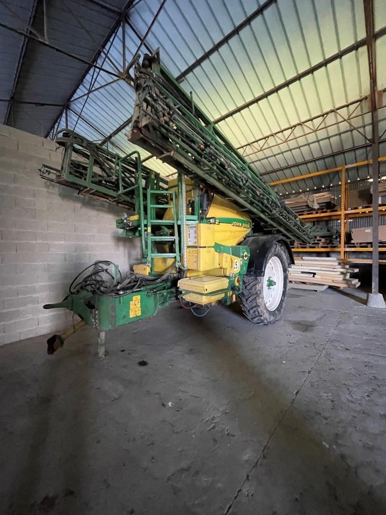 Pulverisateur JOHN DEERE 832 - photo slide 7