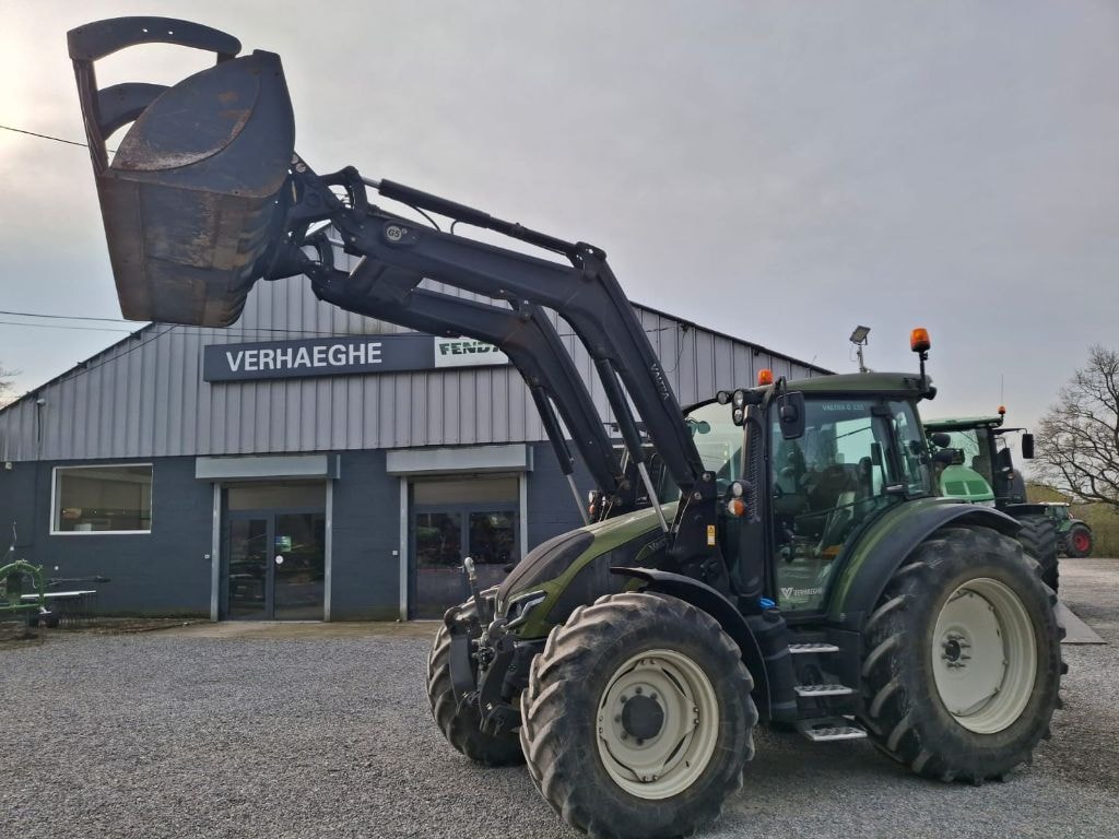 Tracteur VALTRA G135 - photo slide 1