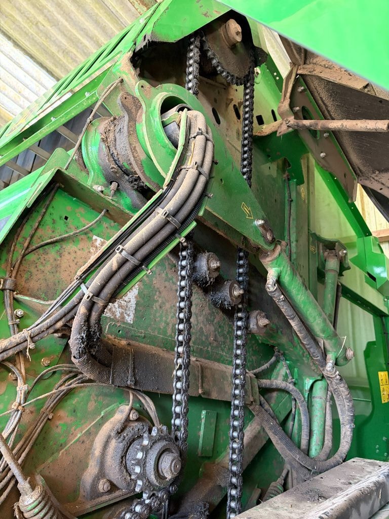 Presse balles rondes JOHN DEERE V461m - photo slide 9