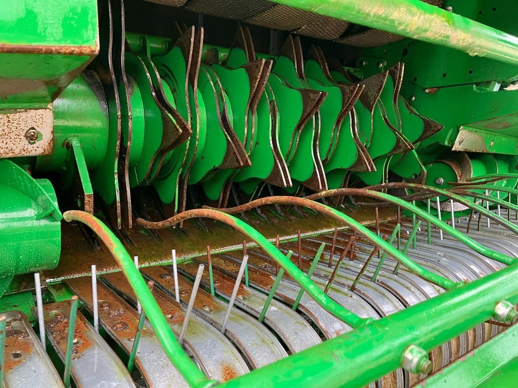 Presse balles rondes JOHN DEERE 864 MAXICUT - photo slide 12