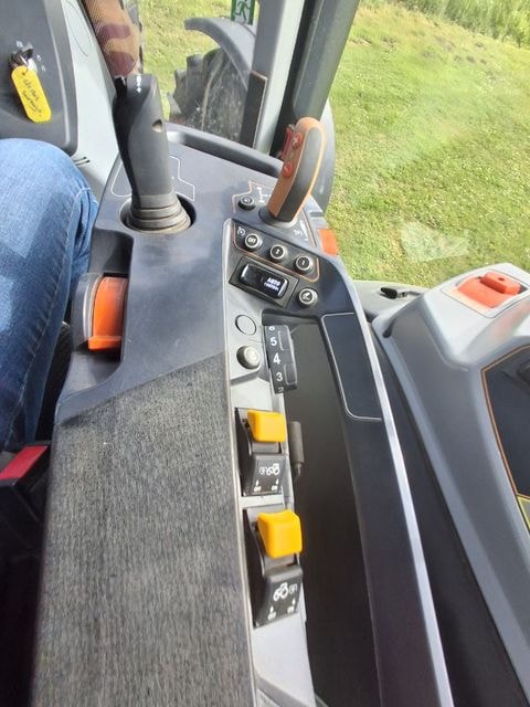 Tracteur VALTRA T215 - photo slide 14