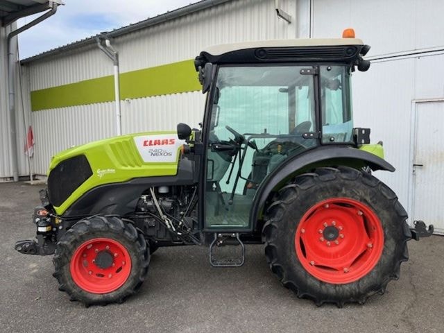 Tracteur fruitier CLAAS Nexos 240 VL - photo slide 2