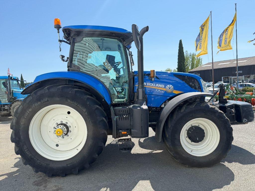 Tracteur NEW HOLLAND T7.230 - photo slide 6