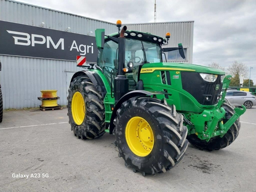 Tracteur JOHN DEERE 6R215 - photo slide 1