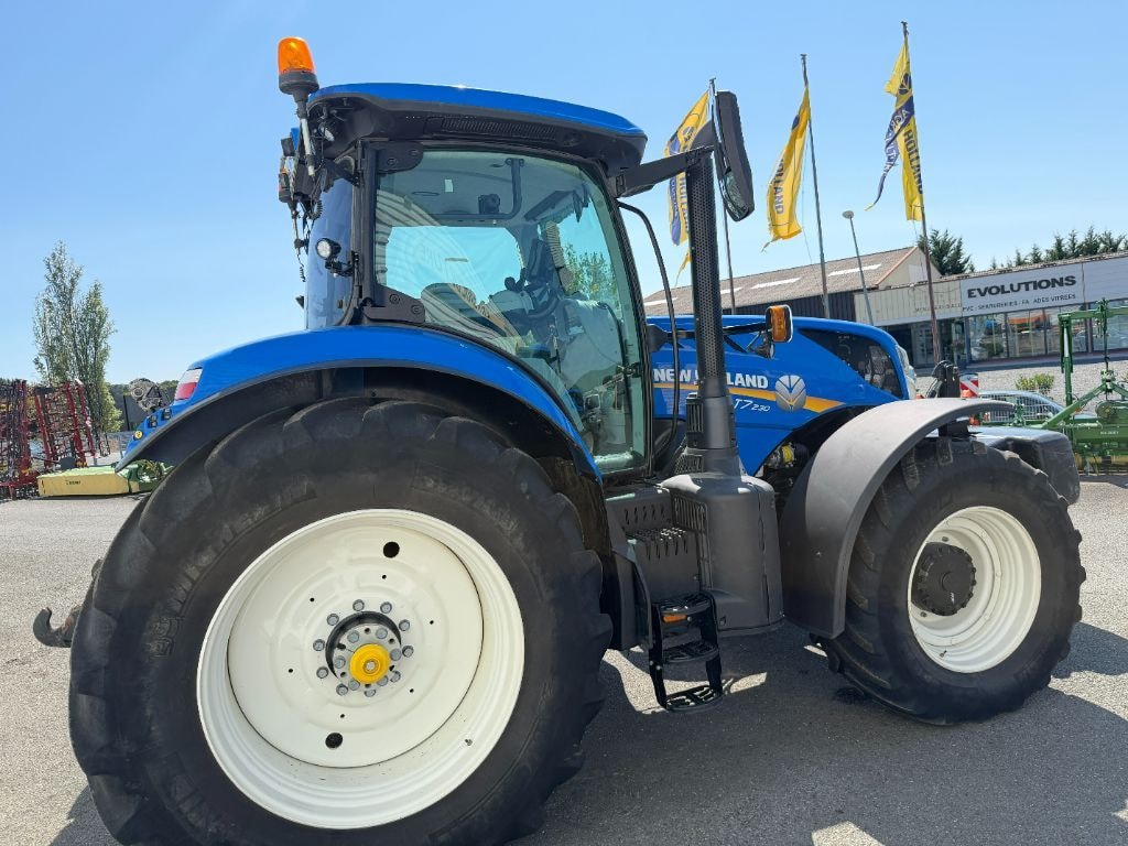 Tracteur NEW HOLLAND T7.230 - photo slide 7