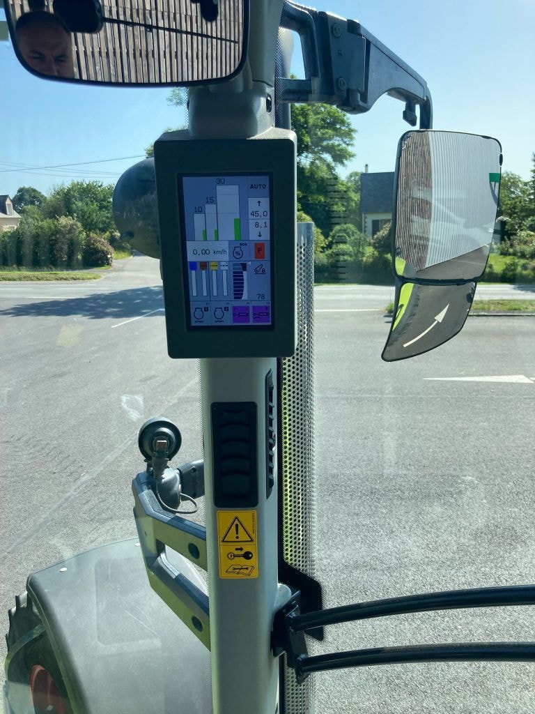 Tracteur CLAAS AXION 810 - photo slide 11