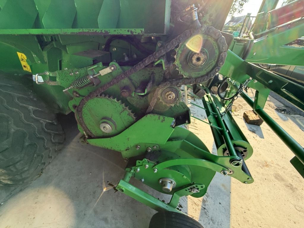 Presse balles rondes JOHN DEERE V461m - photo slide 8
