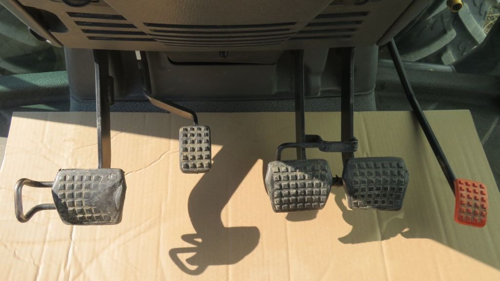 Tracteur chargeur CLAAS AXOS 320 CX  - photo slide 21