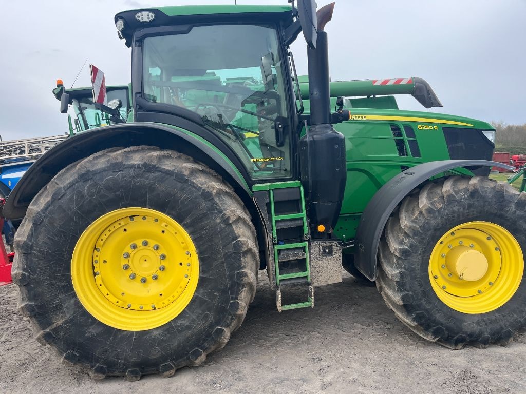 Tracteur JOHN DEERE 6250R - photo slide 17