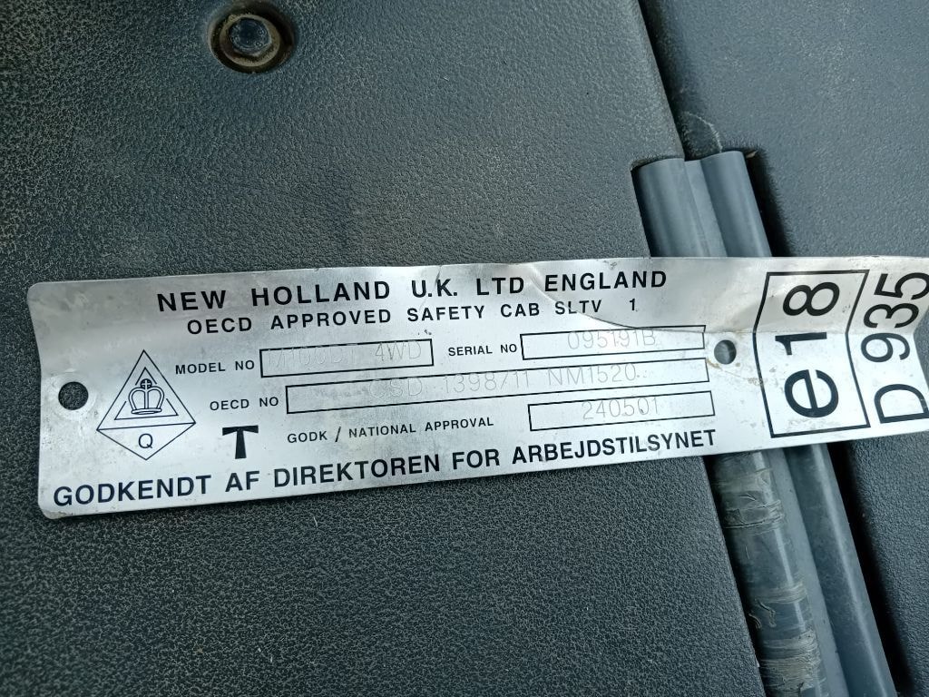 Tracteur NEW HOLLAND M100 - photo slide 11