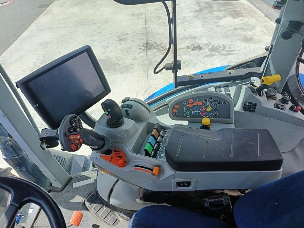 Tracteur NEW HOLLAND T6 145AC - photo slide 4