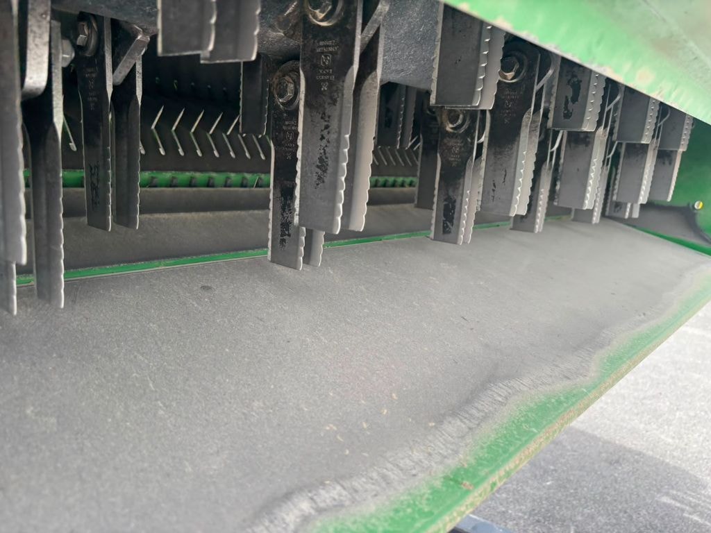 Moissonneuse JOHN DEERE T670i - photo slide 8
