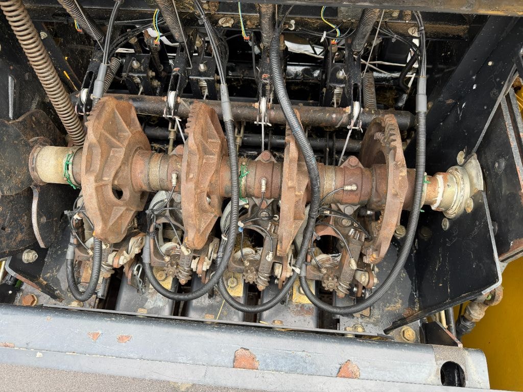 Presse haute densite NEW HOLLAND Bb 930 - photo slide 17