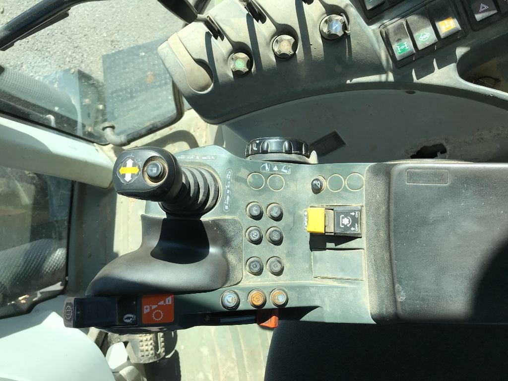Tracteur CLAAS ARION 620 CIS - photo slide 12