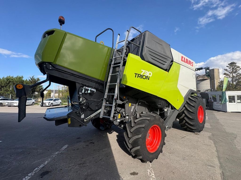 Moissonneuse CLAAS TRION 730 - photo slide 7