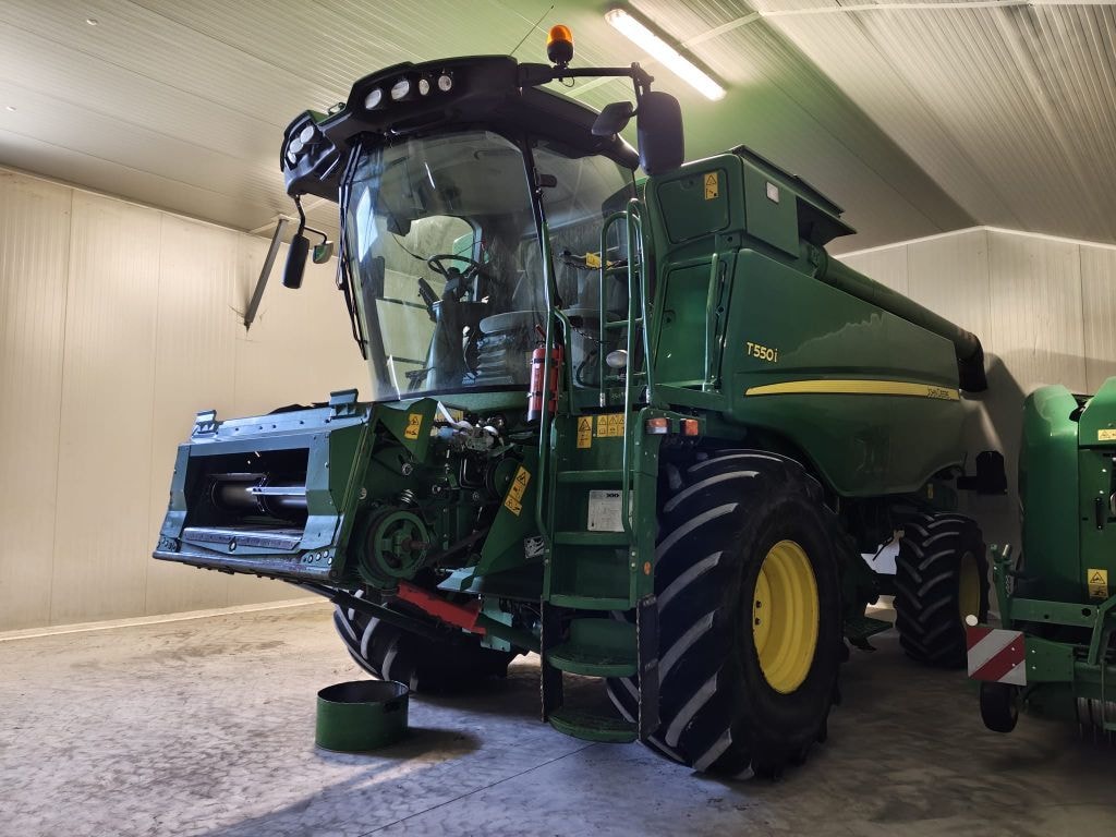 Moissonneuse JOHN DEERE T 550 I - photo slide 4
