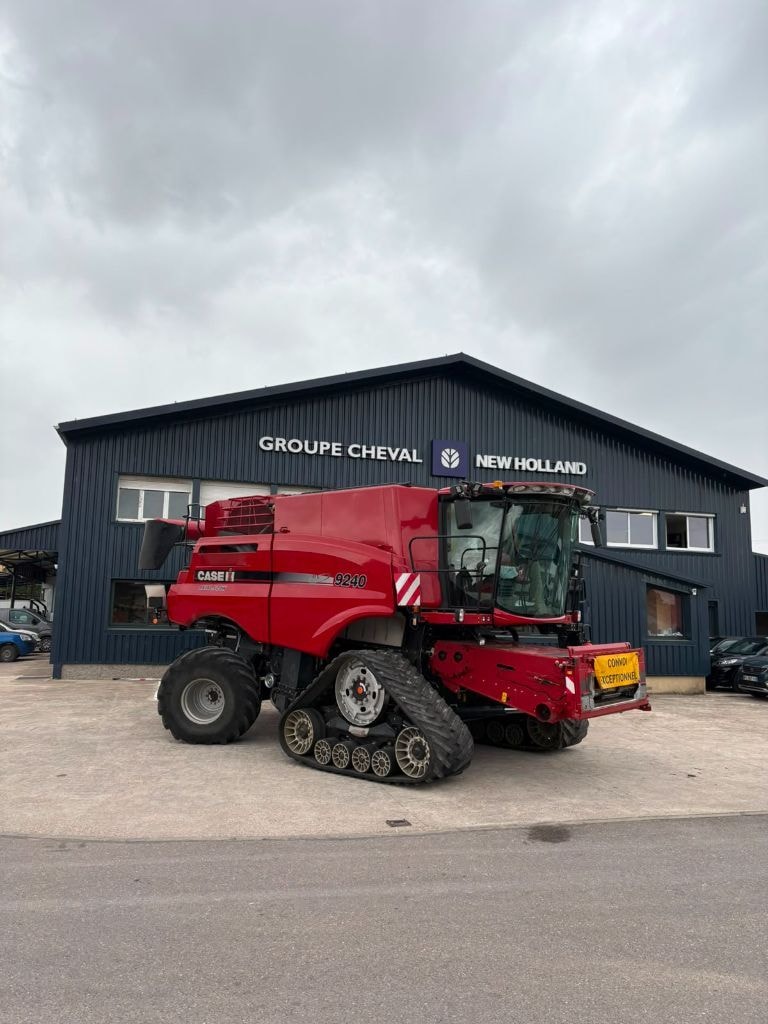 Moissonneuse CASE IH AXIAL-FLOW 9240 smart trax - photo slide 1