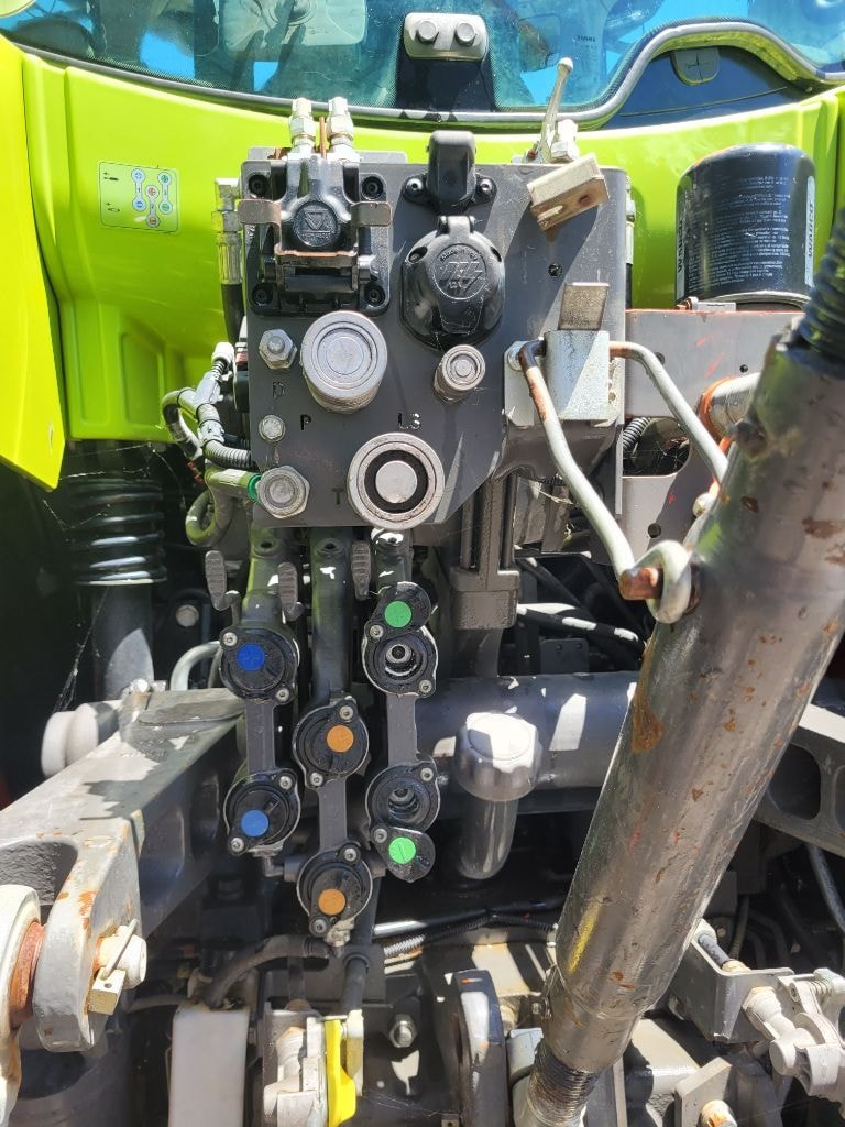 Tracteur CLAAS AXION 830 CMATIC CIS + - photo slide 10