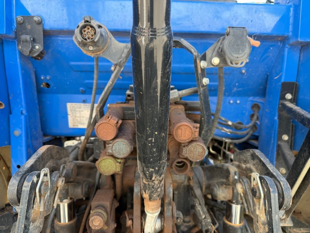 Tracteur chargeur NEW HOLLAND T5.95 DC - photo slide 10