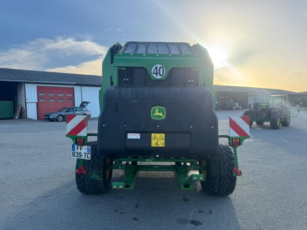 Presse balles rondes JOHN DEERE V451M - photo slide 6