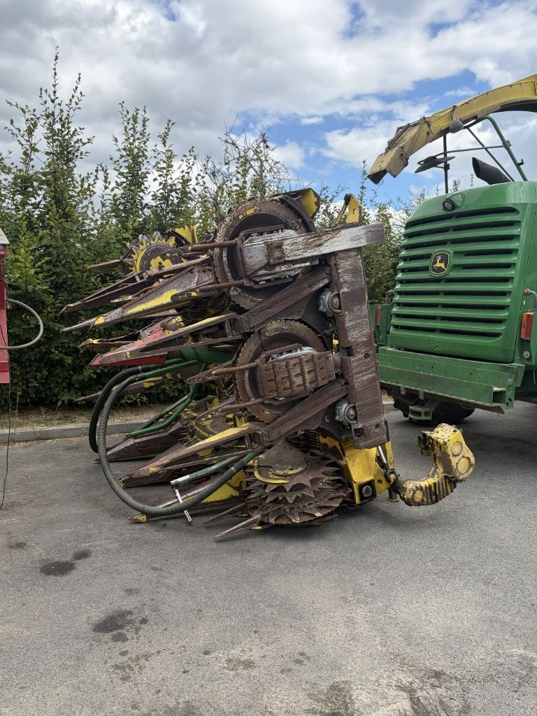 Bec à maïs JOHN DEERE 375 - photo slide 1